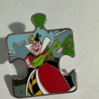 Alice In Wonderland QUEEN OF HEARTS Puzzle Pin Mystery Character Connection (C1)