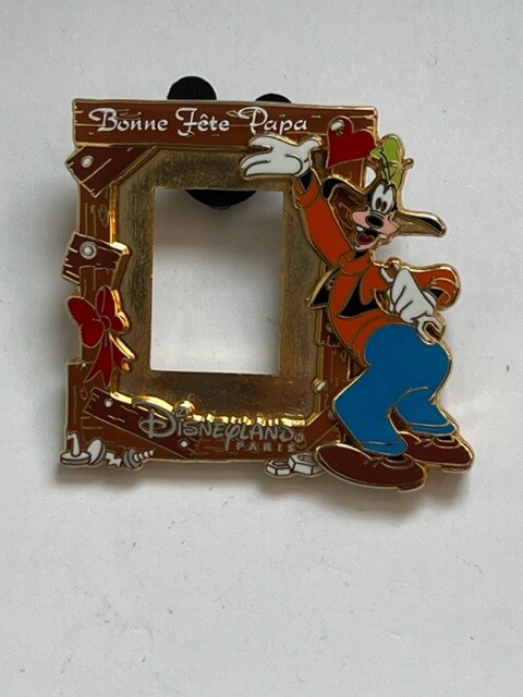 DLP Paris Fathers Day 2002 Goody Picture Frame Disney Pin (C6)