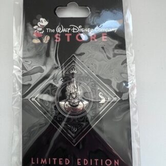 Disney TWDC DEC Villian’s Darkness LE 250 Ursula Pin Employee Center Mermaid (B)