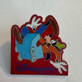 Disneyland Paris Goofy Cart Train Pin (D7)