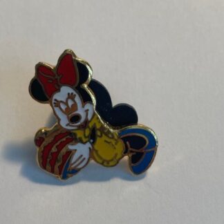 Minnie Holding A Cake Red Brown Red Bow Blue Shoes Yellow Apron Disney Pin (B0)