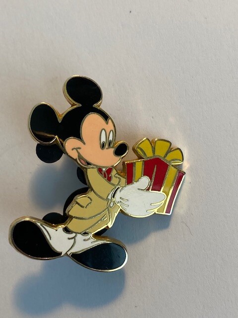 DLRP Paris Christmas 2008 Lanyard Set Mickey Pin Only Present Disney Pin (B4)