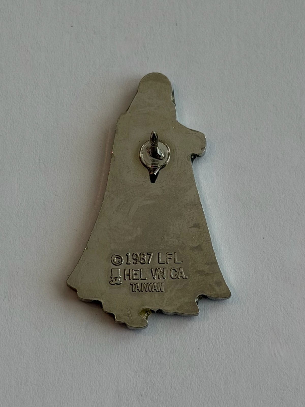 Darth Vader - Standing w/Arms Folded (1987) Star Wars Disney Pin H5 - Image 2