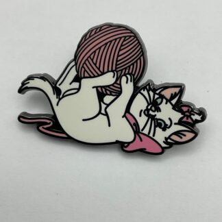 Disney Loungefly Aristocats Yarn Ball Kitten Pin BoxLunch Marie G5