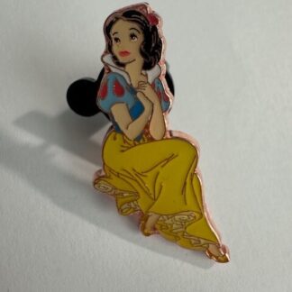 Disney Loungefly Sitting Princess  Enamel Pin Snow White (A1)