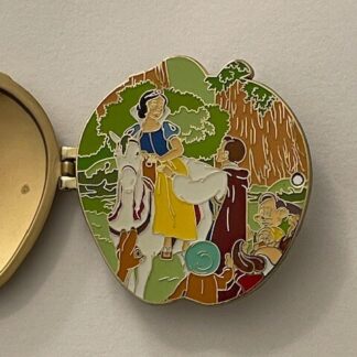 Snow White And The Seven Dwarves Gold Hinged Apple Pin LE 400 Disney DSSH (A6)