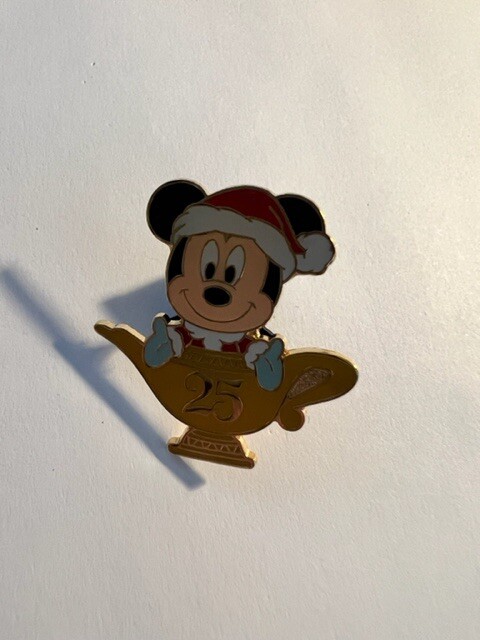 TDR TDS Mickey Mouse Lamp Game Prize 25th Anniversary Disney Pin (B2)