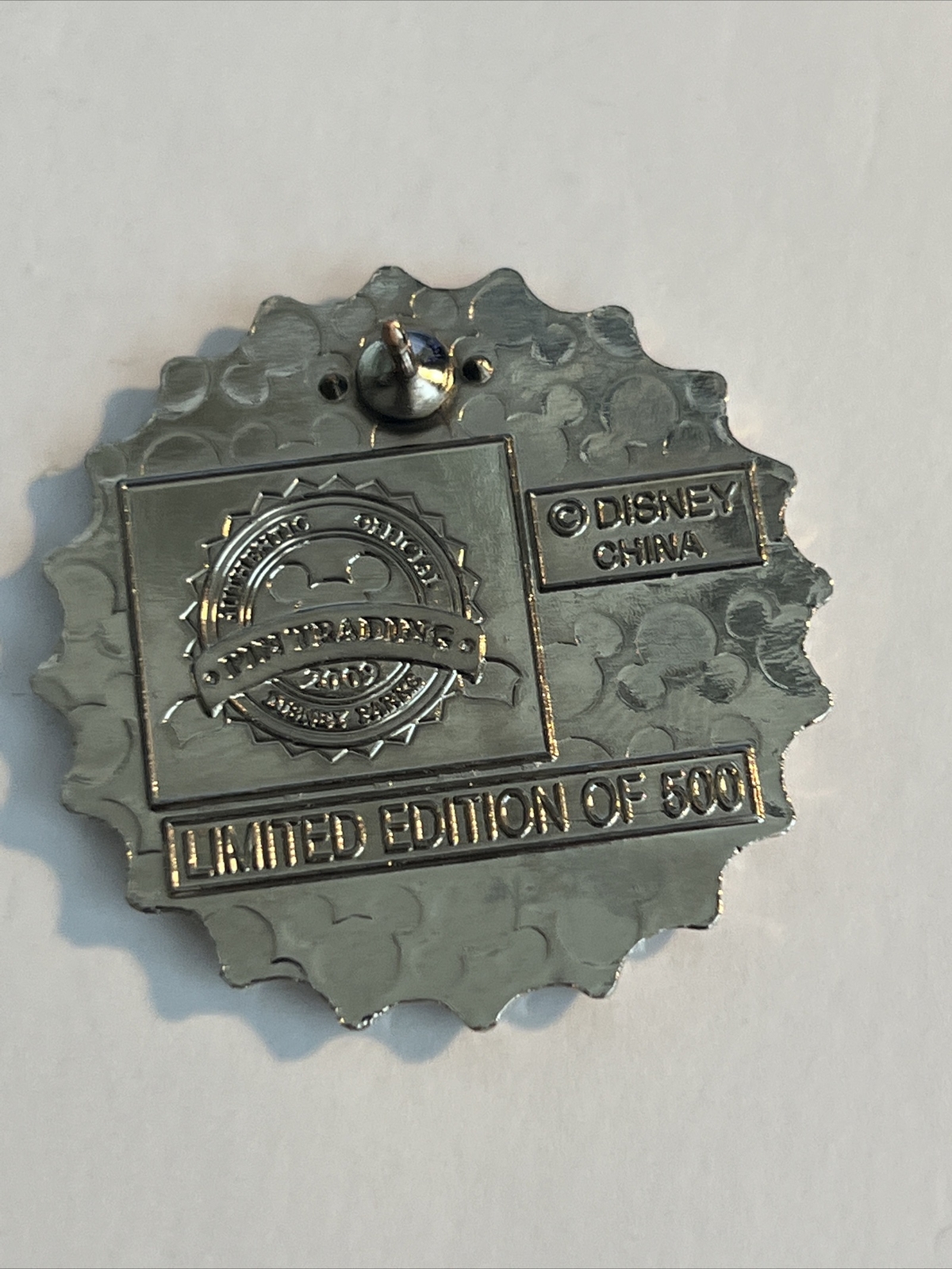 WDW Mystery Disney Character Bottle Caps Minnie Mouse LE 500 Disney Pin 69849 A7 - Image 3