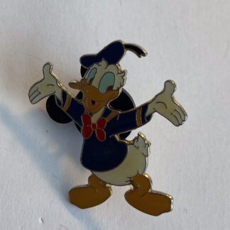Cast ID Lanyard Donald Duck With Open Arms Disney Pin (B0)