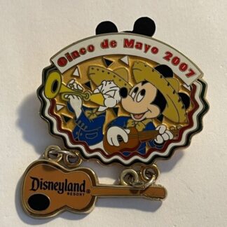 DLR Cinco De May 2007 Mickey Donald Dangle Disney Pin LE (A2)