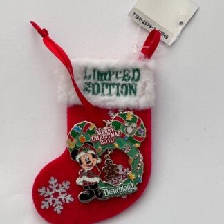 DLR Merry Christmas 2010 Mickey Mouse Mouse Wreath Stocking RARE Disney Pin (B)