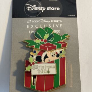 JDS Pin Japan Mickey Disney store at TDR Christmas 2004 Limited Edition 900  (B)