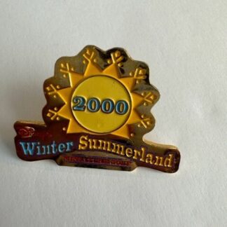 Winter Summerland Miniature Golf 2000 Disney Pin (C5)