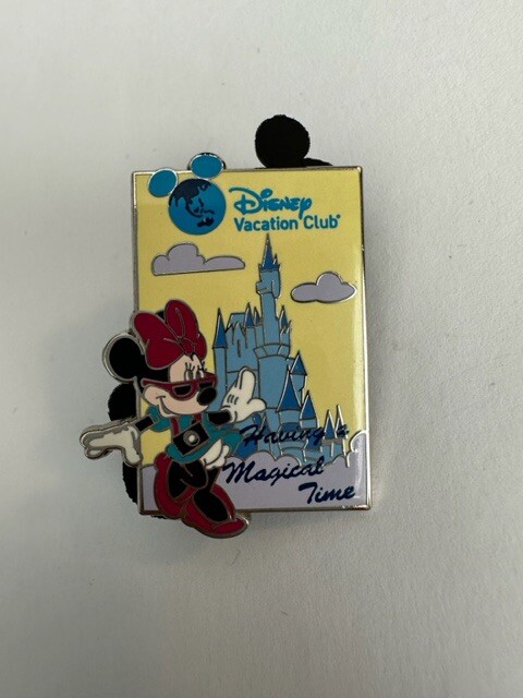 DVC Welcome Home Having A Magical Time Minnie Mouse Disney Pin (C1)