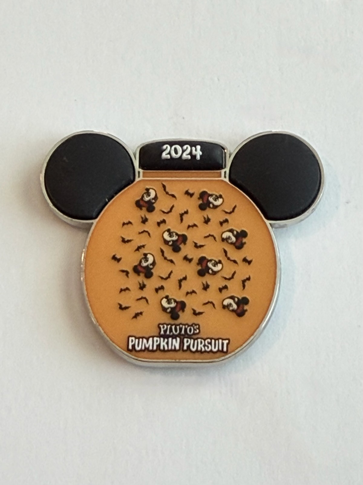 Mickey Pluto's Pumpkin Pursuit 2024 Free-D - Glow in the Dark Disney Pin H5