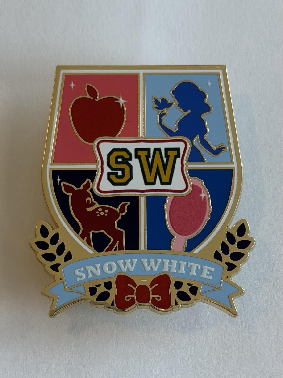 Pink A La Mode PALM Princess Crest Mystery Pin - Snow White H1