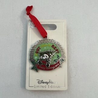 Cast Exclusive Holiday 2019 Mickey Silver Wreath Disney Pin (B)