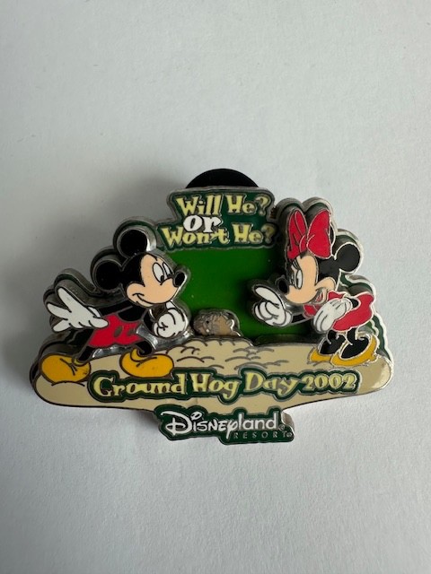 DLR Mickey & Minnie Mouse 2002 Ground Hog Day See Shadow Disney Pin B4