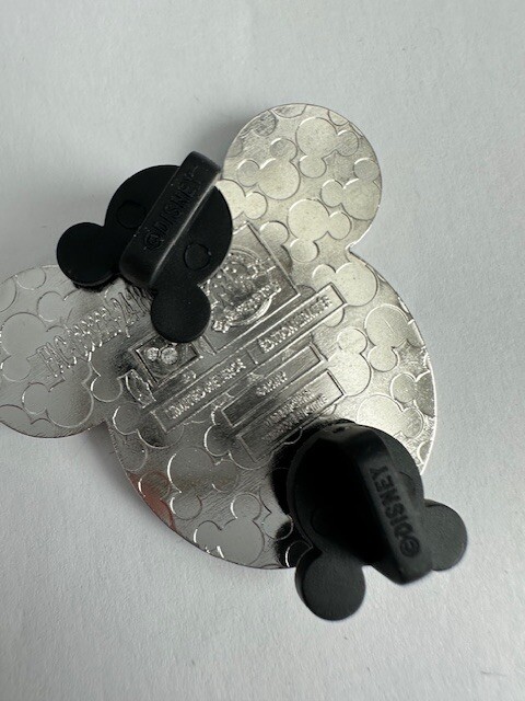 Minnie Plutos Pumpkin Pursuit 2024 Free D Glow In The Dark Disney Pin (D6) - Image 3