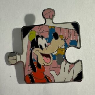 DISNEY MICKEY  & FRIENDS MYSTERY PUZZLE PIN GOOFY CHARACTER CONNECTION LE200 (C1