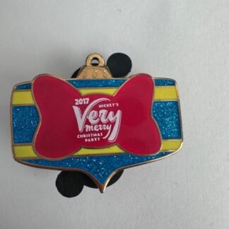 Disney Pin Mickeys Very Merry Christmas Party 2017 Donald Duck Ornament LR (D1)