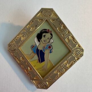 Disney Snow White Princess Portraits Animal Carvings Gold 3D Frame Pin (A0)