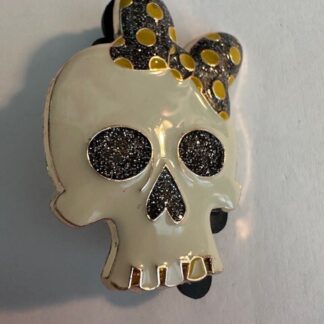 Skull With Bow Minnie Main Attraction Pirates Of The Caribbean Disney Pin (D8)