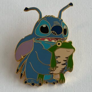 Stitch - Holding a Frog 2004 Lilo And Stitch Disney Pin G7
