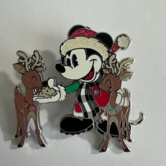 Christmas Holiday Santa Mickey Mouse Feeding Reindeer 2019 Disney Pin D8