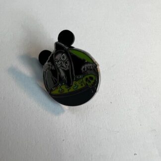 DLR Tiny Kingdom Old Hag Cauldron Green Round Snow White Disney Pin (C1)