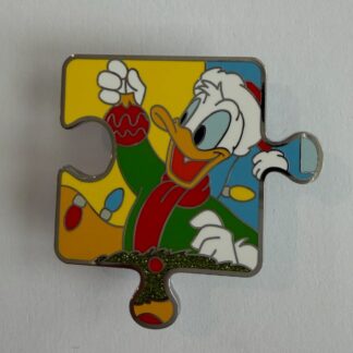 Donald Mickey and Friends Holidays Character Connection 2023 Disney Pin H6