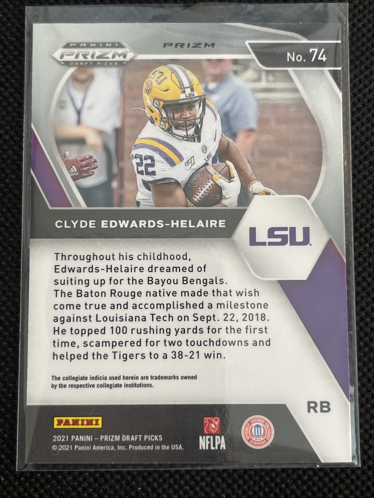P33 2021 Prizm Draft Picks Football Clyde Edwards-Helaire Red Wave Prizm #74 - Image 3