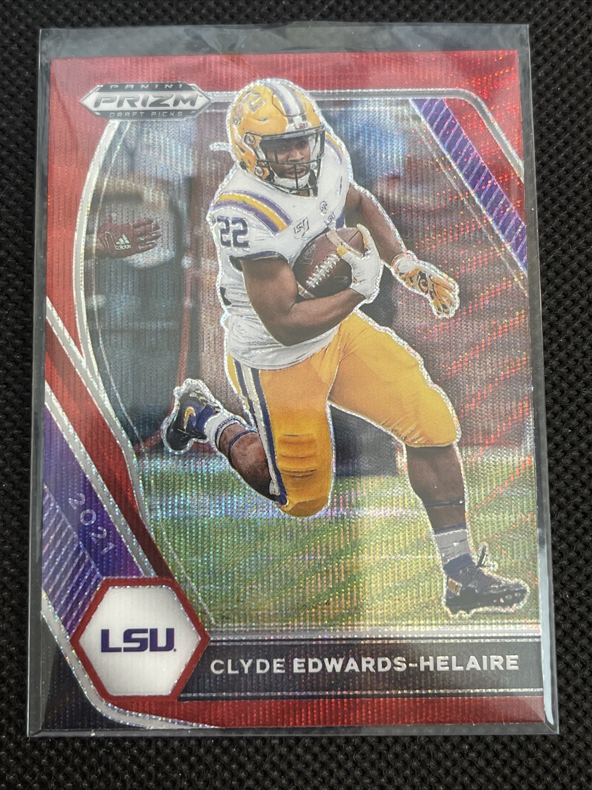 P33 2021 Prizm Draft Picks Football Clyde Edwards-Helaire Red Wave Prizm #74