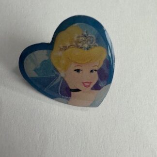PIN DISNEY CINDERELLA BEAUTIFUL GIRL CINDERELLA HEART PIN (C8)