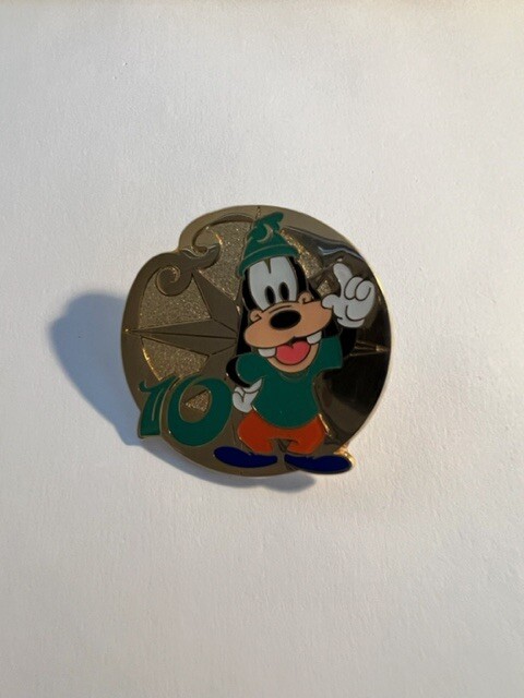 TDR TDS Goofy Green Game Prize 10th Anniversary Disney Pin (B3)