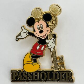 2004 Disney PASSHOLDER Exclusive Mickey with Key Pin A7