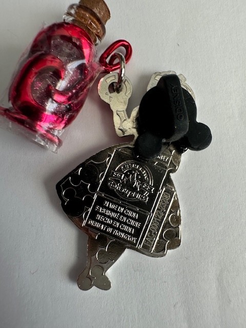 2022 Alice In Wonderland Drink Me Shrinking Potion Bottle Disney Pin B9 - Image 3