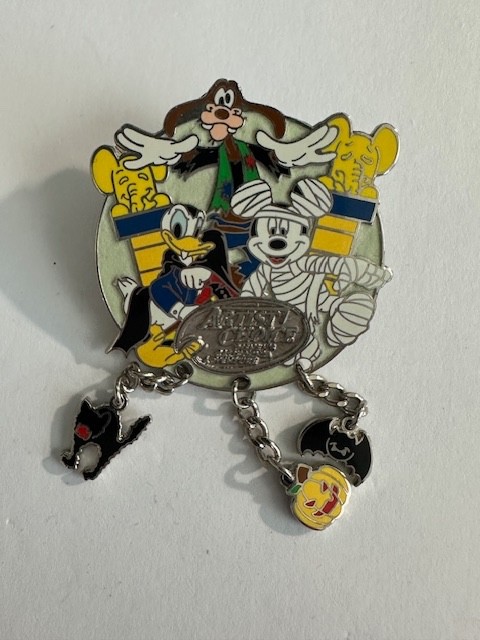 DCA Haunted Hollywood Dangle 2001 Artist Choice Donald Mickey Disney Pin (A3)