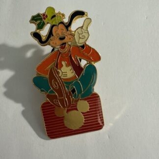 Disney Channel Goofy Laughing With Holly In His Hat Christmas Disney Pin (B2)