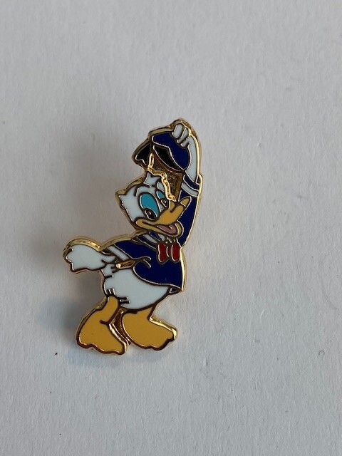 Donald Lifting Hat Disney Pin (B0)