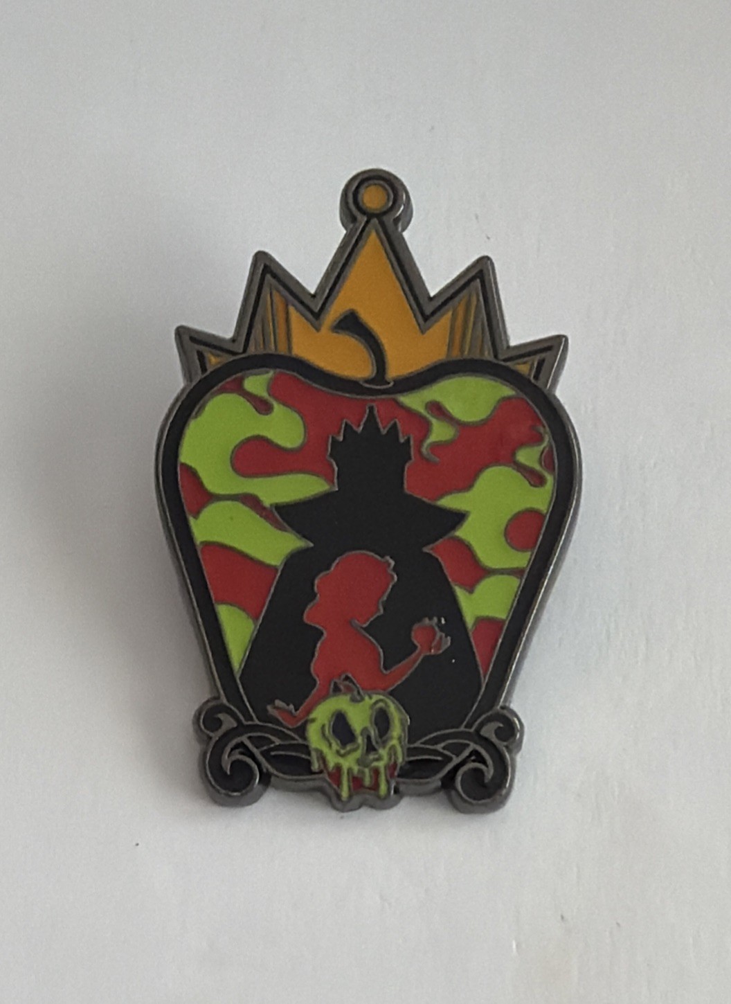 Loungefly Disney Villains Silhouette Glows Pin SNOW WHITE EVIL QUEEN H4