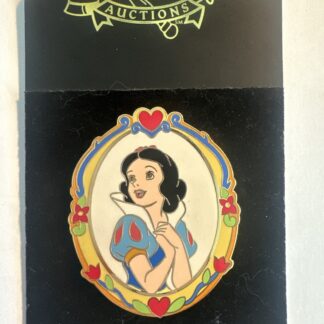 DISNEY AUCTIONS SNOW WHITE CAMEO PIN GOLD HEART FRAME LIMITED EDITION LE 500