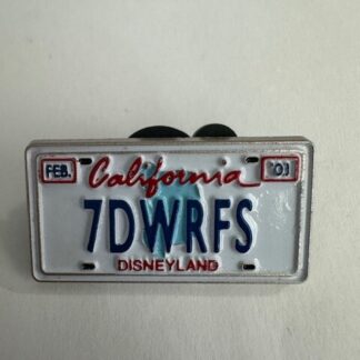 Disney Cast Member Lanyard License Plates 7DWRFS Pin E9