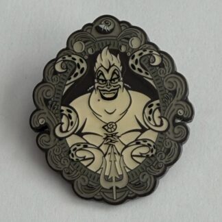 Loungefly Ursula Villain Cameo Frames Glow in the Dark 2026 Disney Pin H7