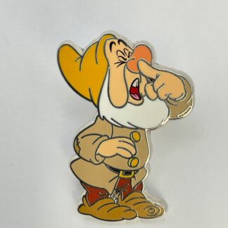 DLP Paris Cast Member Refresh Pin Disney Sneezy Dwarf Snow White C8