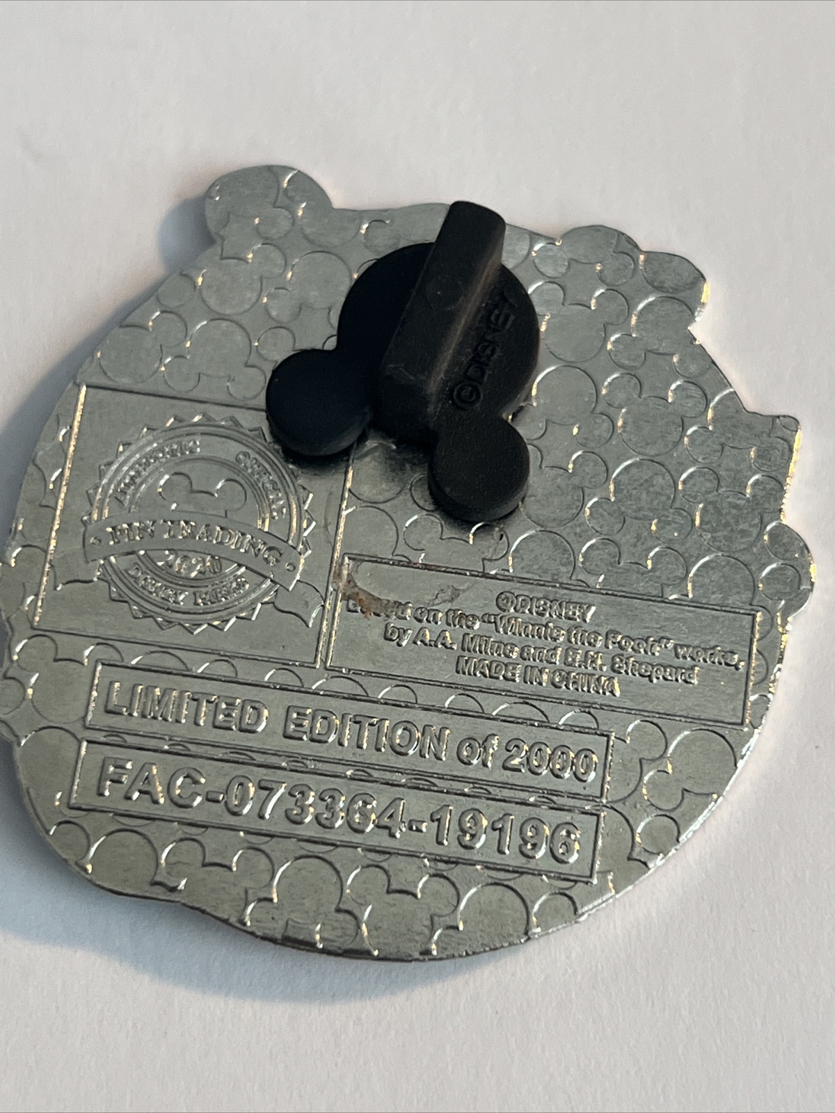 Disney Pin Winnie the Pooh Disney Scents Honey LE 2000 (A7) - Image 3