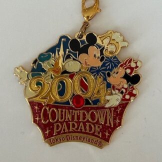 Tokyo Disneyland 2004 Mickey Minnie Donald Countdown Parade Badge Keychain D3