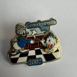 WDW Grandparents Day 2002 Donald And Grandma Duck Disney Pin (B8)