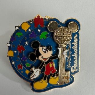 WDW - Mickey Holding Key - Annual Passholder Exclusive 2003 Disney Pin B0
